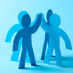 Equipes que aprendem juntas elevam o desempenho coletivo e criam uma cultura organizacional moderna baseada em evolução contínua — por Alfredo Moreira Filho.