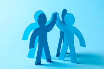 Equipes que aprendem juntas elevam o desempenho coletivo e criam uma cultura organizacional moderna baseada em evolução contínua — por Alfredo Moreira Filho.