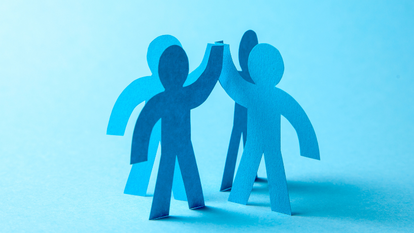 Equipes que aprendem juntas elevam o desempenho coletivo e criam uma cultura organizacional moderna baseada em evolução contínua — por Alfredo Moreira Filho.