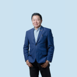 Milton Seigi Hayashi destaca o poder transformador da reconstrução mamária como etapa essencial na recuperação da autoestima.