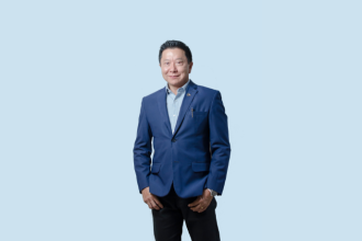 Milton Seigi Hayashi destaca o poder transformador da reconstrução mamária como etapa essencial na recuperação da autoestima.