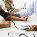 Descubra com Alexandre Costa Pedrosa por que os exames de rotina são fundamentais para prevenir doenças e cuidar da saúde a longo prazo.