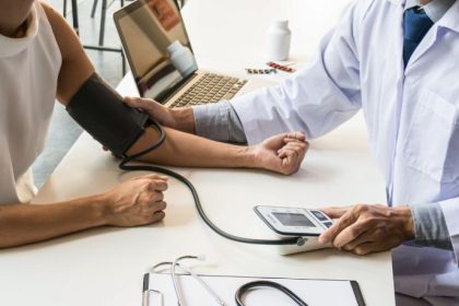 Descubra com Alexandre Costa Pedrosa por que os exames de rotina são fundamentais para prevenir doenças e cuidar da saúde a longo prazo.