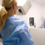 Calcificações mamárias nos exames são achados comuns, e Vinicius Tadeu Sattin Rodrigues explica o que elas podem indicar na avaliação clínica